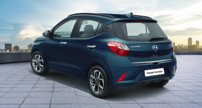duoi xe i10 2020 nios xetot com 696x373 - Hyundai i10 2023: đánh giá xe, giá bán & hình ảnh