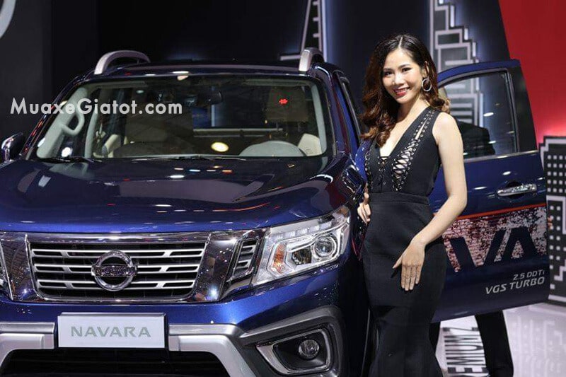 den xe nissan navara 2020 muaxegiatot com - Nissan Navara 2022: đánh giá xe, giá bán & hình ảnh