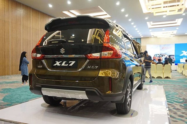 duoi xe suzuki xl7 2020 muaxegiatot vn - Chi tiết Suzuki XL7 2021 đấu Mitsubishi Xpander
