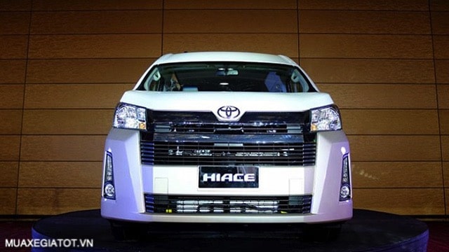 Đánh giá xe Toyota Hiace 2022, Đối thủ đáng gờm của Ford Transit