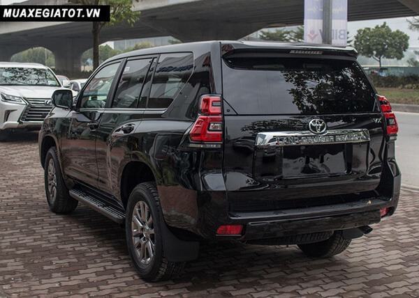 duoi xe toyota prado 2019 muaxegiatot vn 7 - So sánh Ford Explorer và Toyota Prado VX